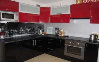 18 эффектных идей сочетания красного и черного цвета на кухне (+30 фото-примеров)