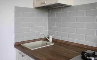 Как правильно клеить кухонный фартук на жидкие гвозди?