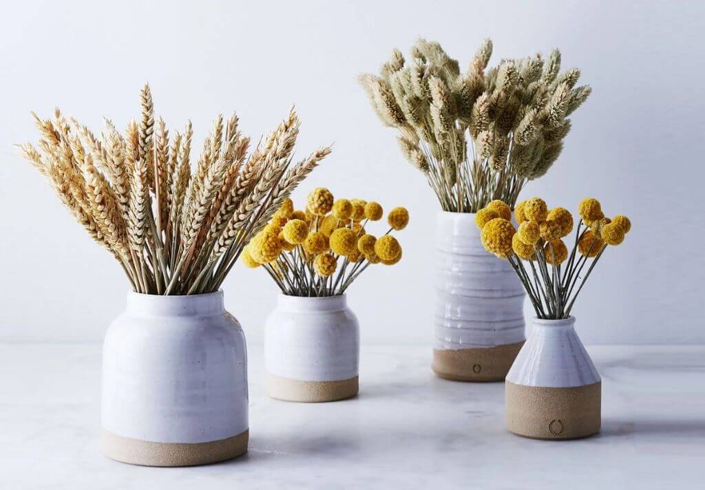 Что поставить в вазу, кроме цветов: 35 идей с фото в интерьере