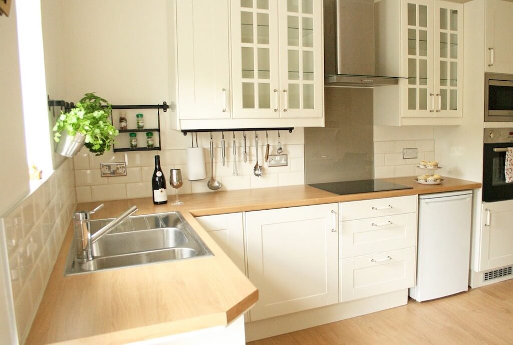 Фартук для кухни из керамической плитки: выбор и дизайн