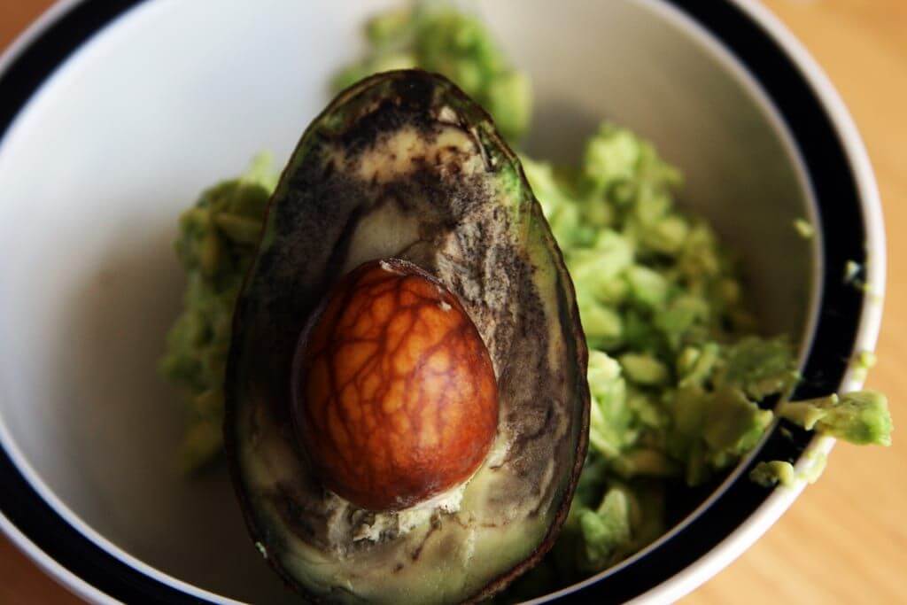 С чем сочетается авокадо в салатах: простые и вкусные рецепты с фото пошагово