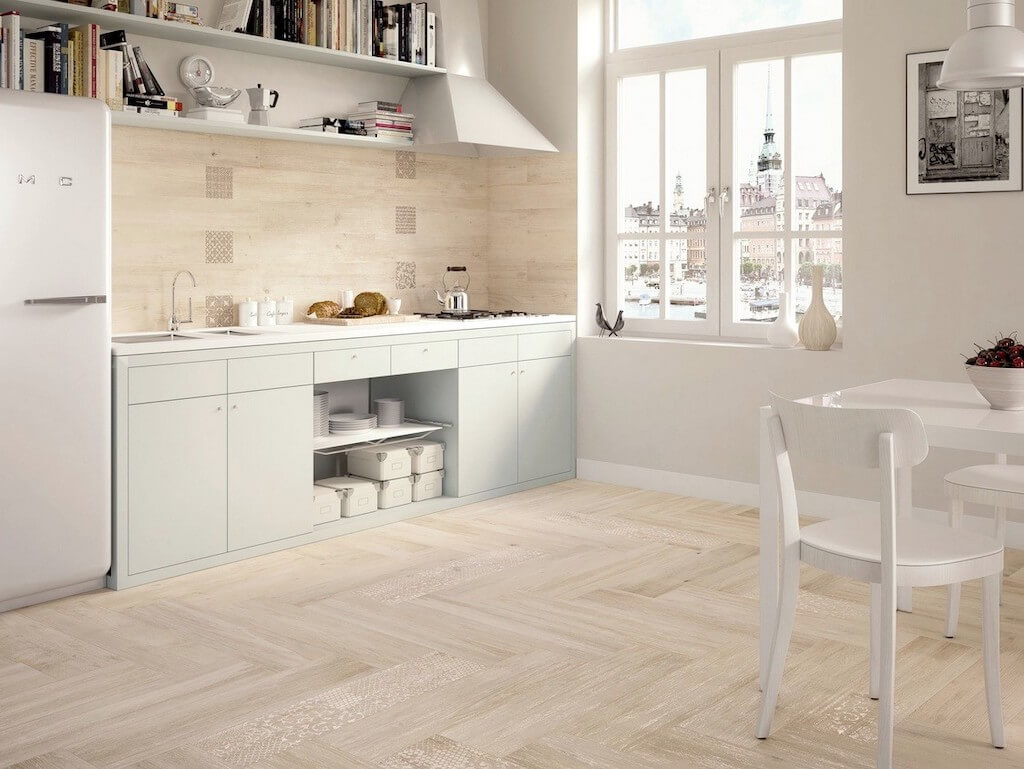 Кухни «под дерево»: максимум практичности по адекватной цене (+35 фото)