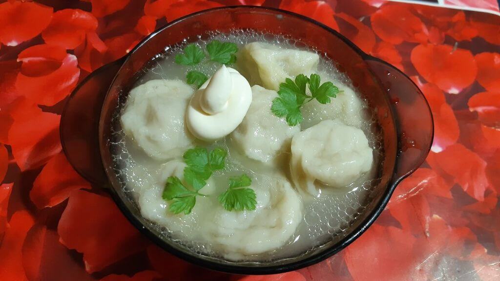 Можно ли пельмени приготовить в микроволновке, и как это сделать с водой и без?