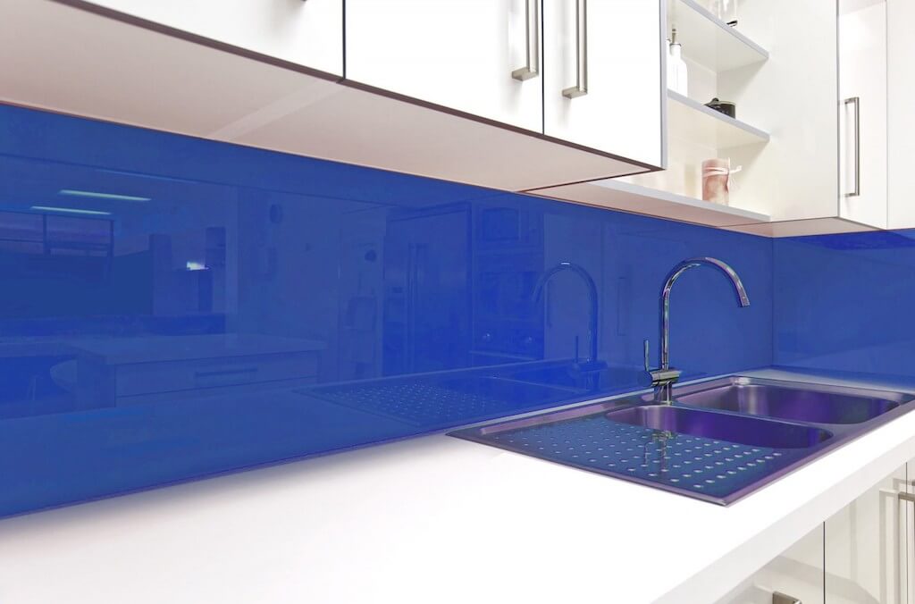 Пластиковый фартук для кухни: советы по выбору, монтажу, декору