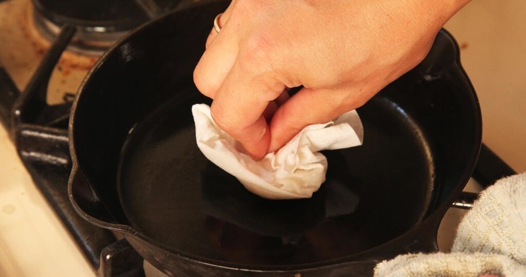 5 вариантов, как подготовить чугунную сковороду перед первым применением