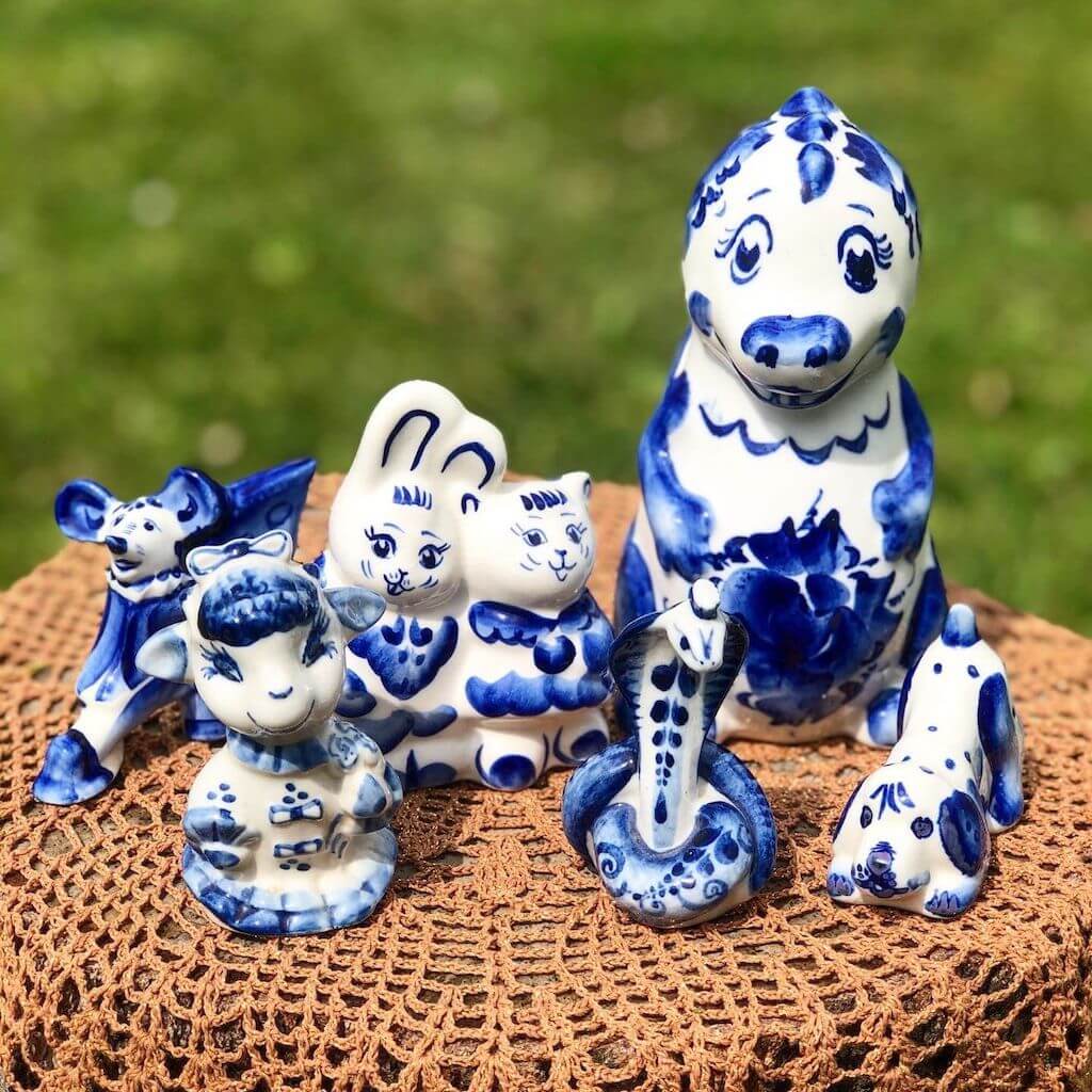 Дизайн кухни в стиле гжель в квартире и частном доме (114 фото интерьеров)