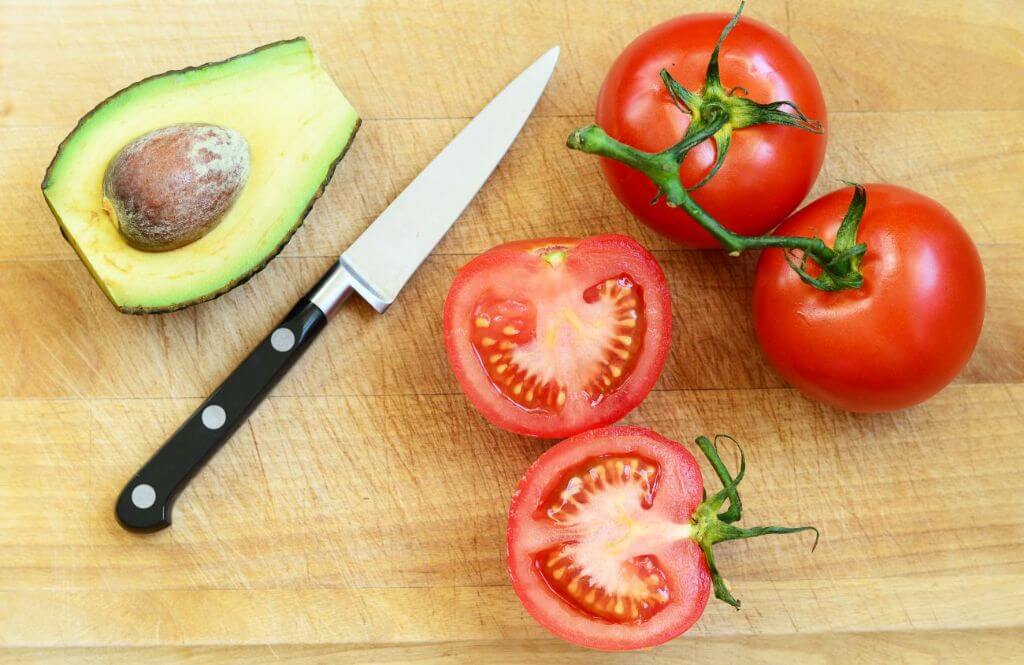 Как очистить помидоры от кожуры кипятком, в микроволновке, бланшированием: 5 быстрых и легких способов