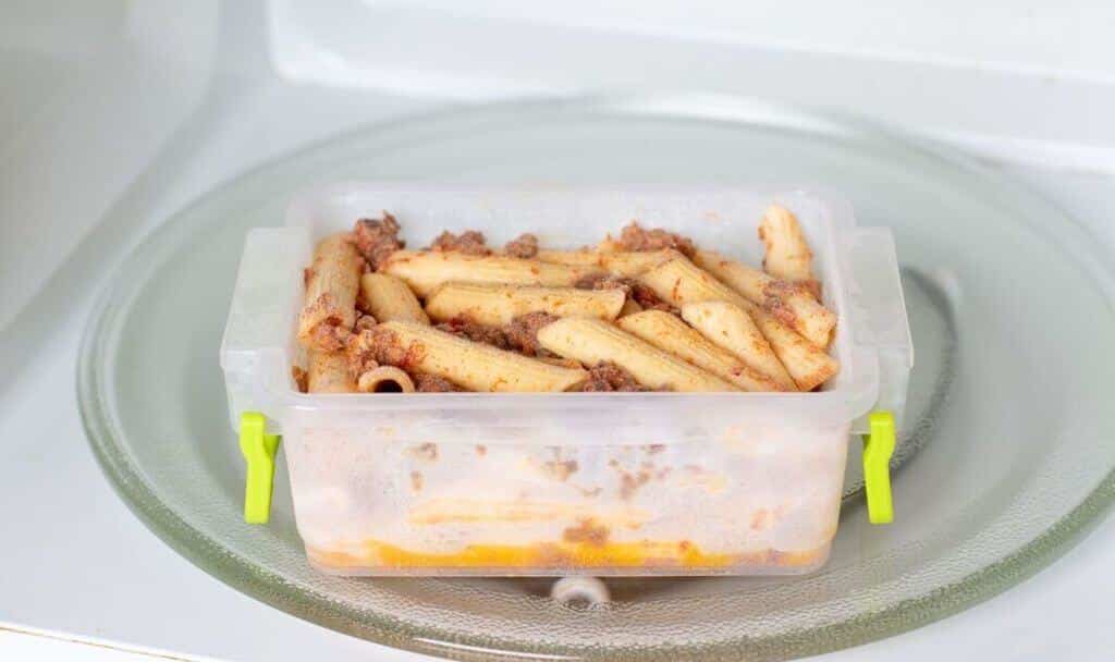 Сколько хранятся вареные макароны в холодильнике и без