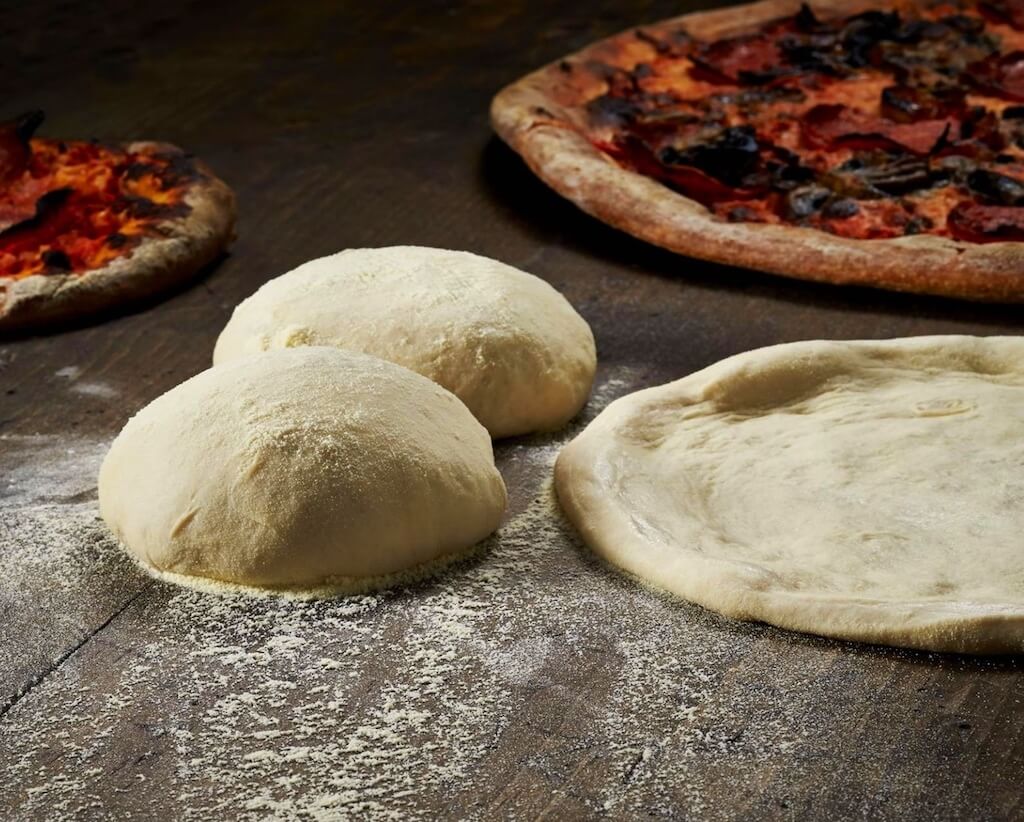 Как и сколько хранить дрожжевое тесто в холодильнике и без?