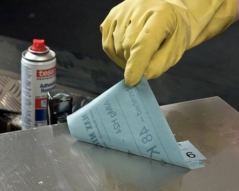 Как убрать след от наклейки с пластика в домашних условиях?