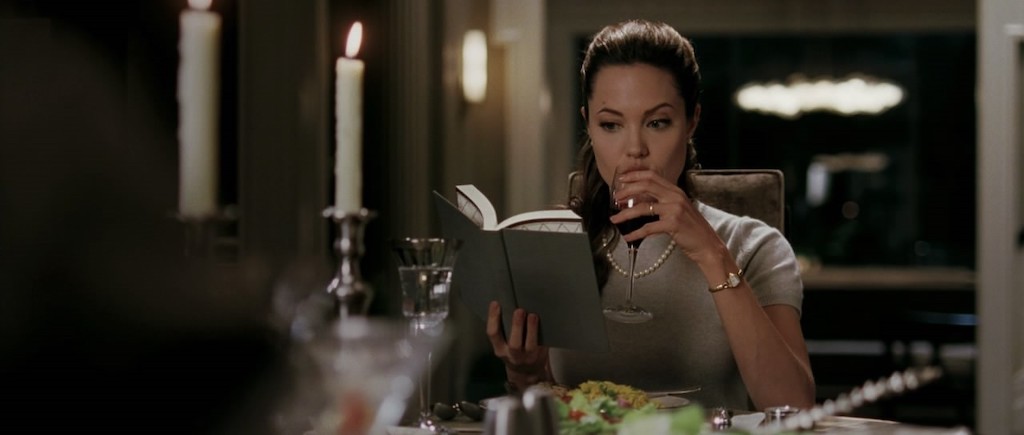 Кухня с секретом в стиле хай-тек: «Мистер и миссис Смит»