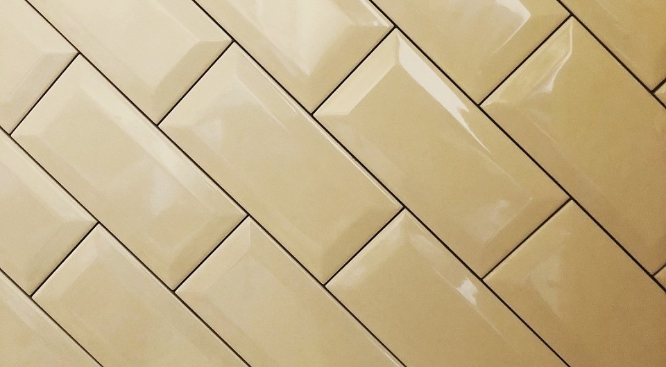 Рекомендации по укладке плитки «кабанчик» на фартук кухни