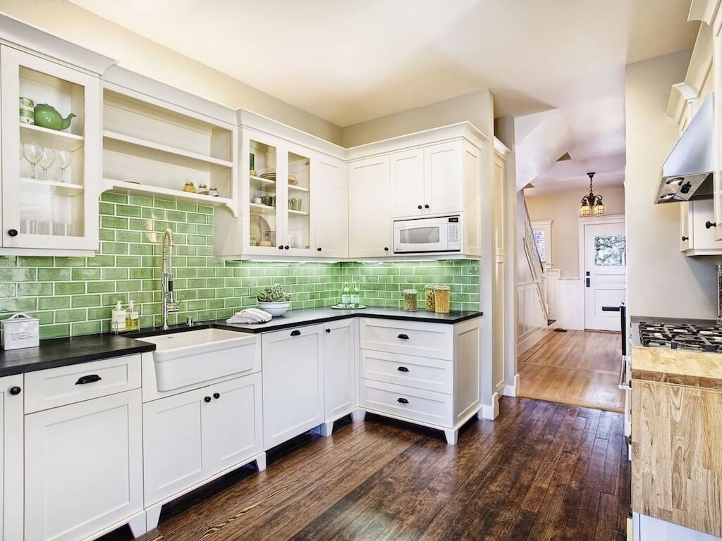 Ближе к природе: дизайн кухни в зеленых тонах