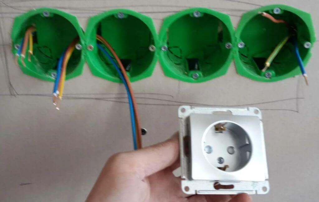 Как запитать розетку от другой розетки: из одной сделать две или несколько