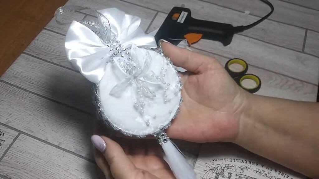 Новогодняя игрушка из вторсырья своими руками: 18 оригинальных эко-поделок