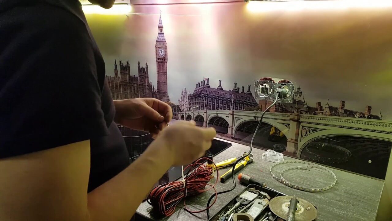 Розетки на кухонном фартуке для освещения и техники: как безопасно установить и скрыть