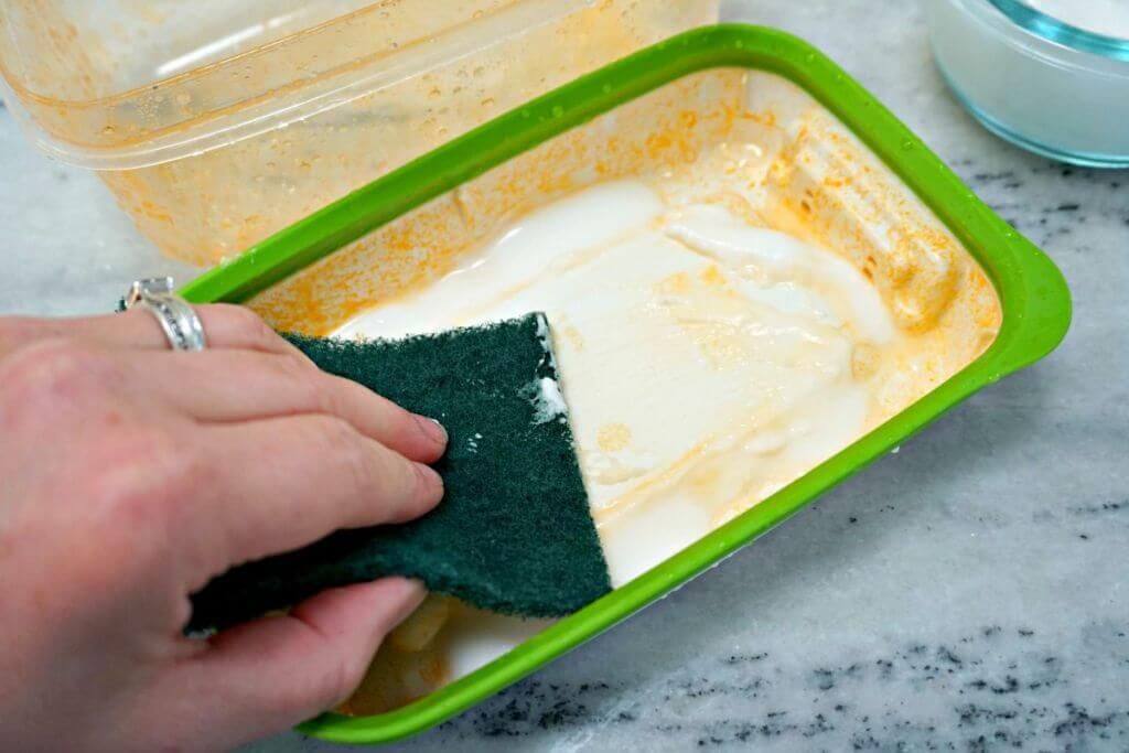 Как отмыть пластиковые контейнеры для еды от желтизны и жира в домашних условиях