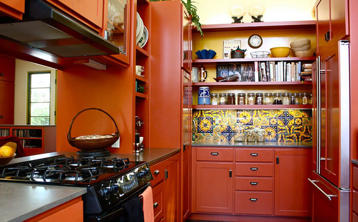 Персиковый цвет в интерьере кухни: дизайн стен, фартука, пола, потолка, выбор стиля и декора