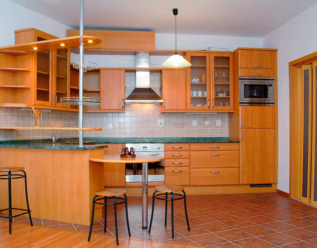 Угловая кухня с барной стойкой: выбор мебели, планировка и дизайн