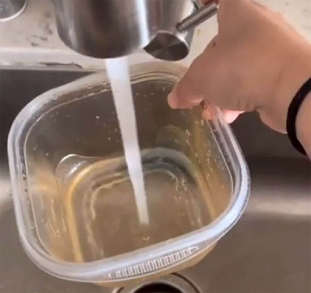 Как отмыть пластиковые контейнеры для еды от желтизны и жира в домашних условиях