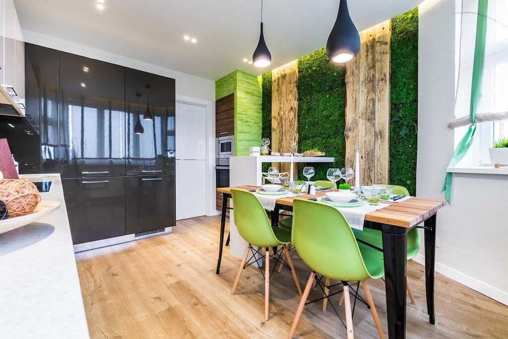 Белая кухня с деревом: любовь с первого взгляда