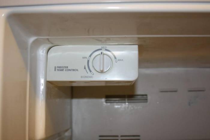 Температура в холодильнике 10–15 градусов: почему повышается, что делать?