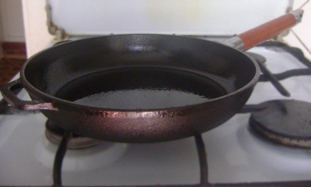 5 вариантов, как подготовить чугунную сковороду перед первым применением