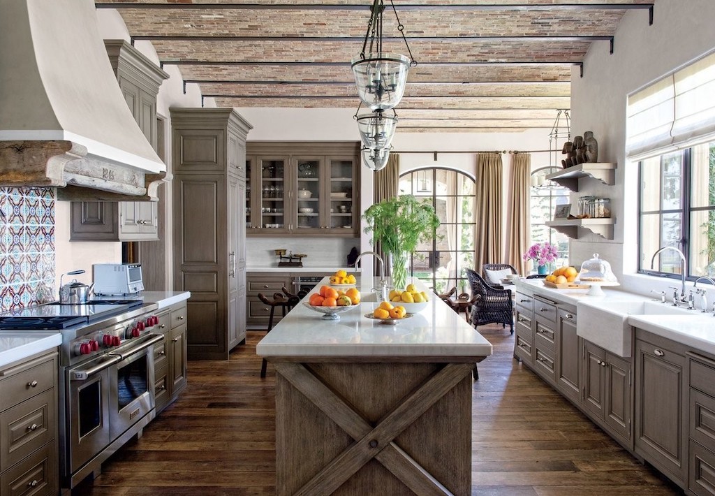 14 советов, как создать потрясающий дизайн кухни в деревянном доме (+80 фото реальных интерьеров)