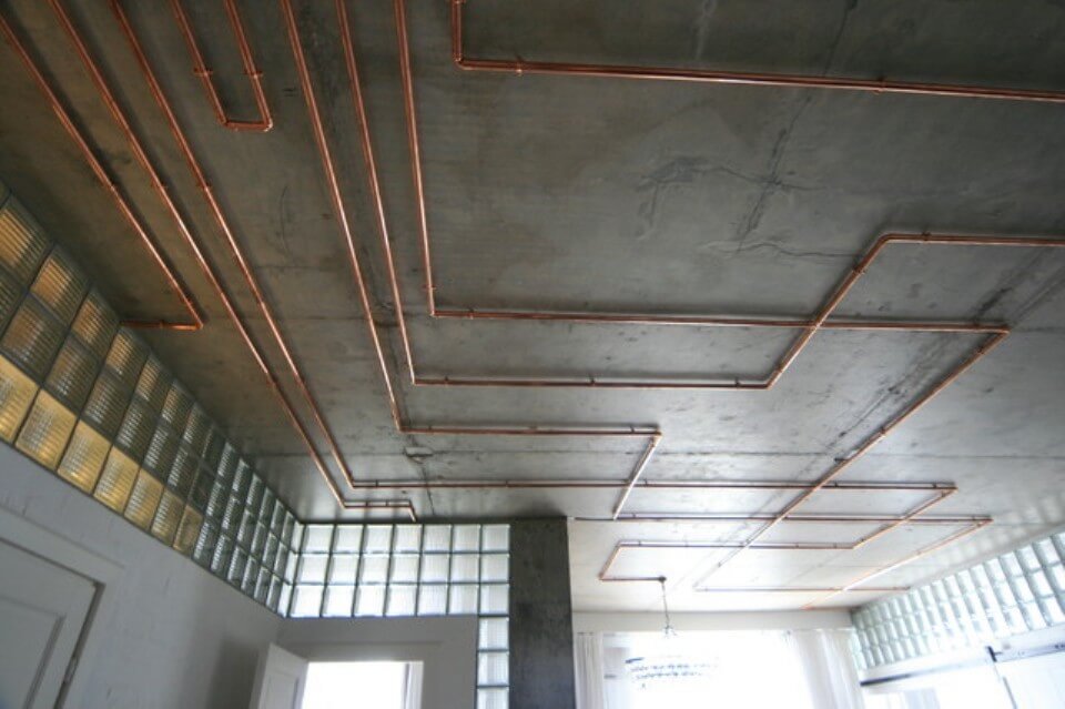 Проводка под натяжным потолком: достоинства и недостатки, рекомендации и возможные ошибки