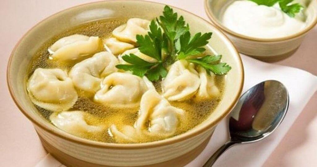 Можно ли пельмени приготовить в микроволновке, и как это сделать с водой и без?