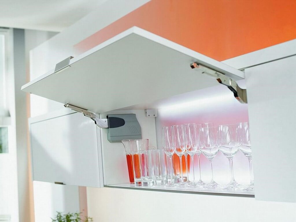 Кухня будущего: гарнитур без ручек (+30 фото интересных решений)