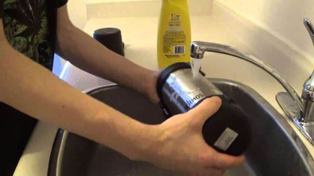 Как почистить термос внутри от чая и кофе, налета, накипи, плесени