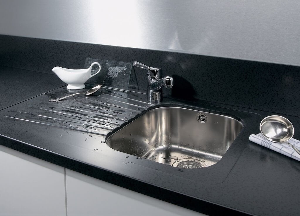 Кухонная мойка из нержавеющей стали: как выбрать и установить