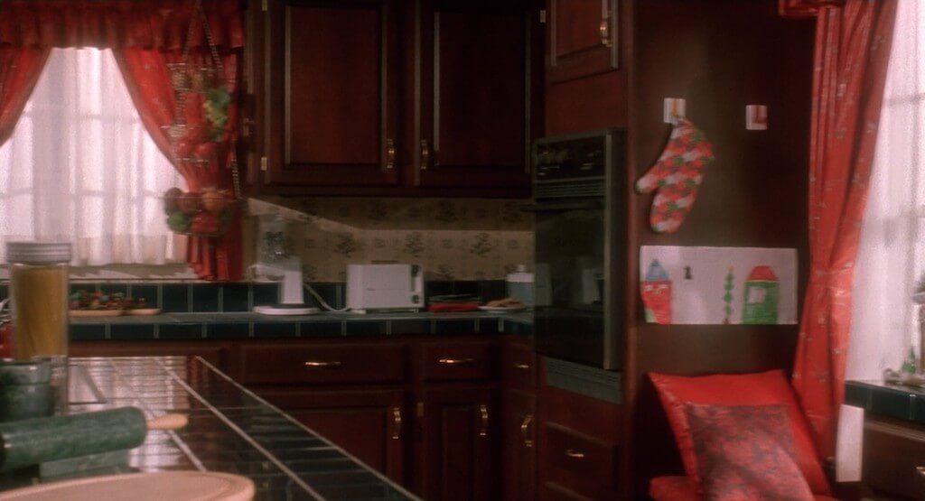 Дизайн кухни из фильма «Один дома»: роскошь и простор