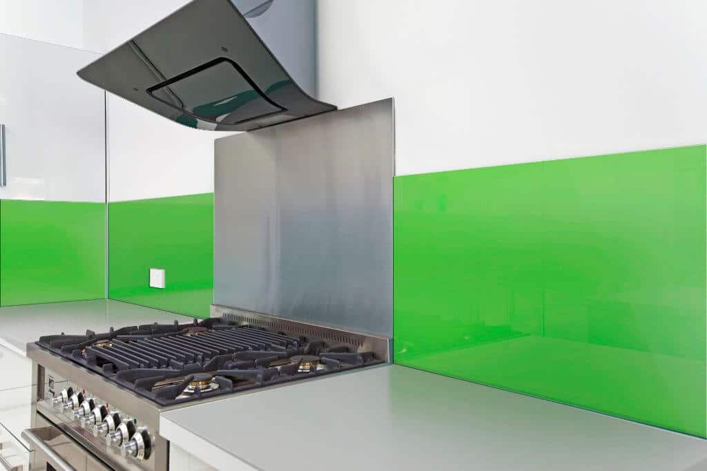 Идеи, чем закрыть стену за газовой плитой, чтобы защитить от жира, нагара и нагрева