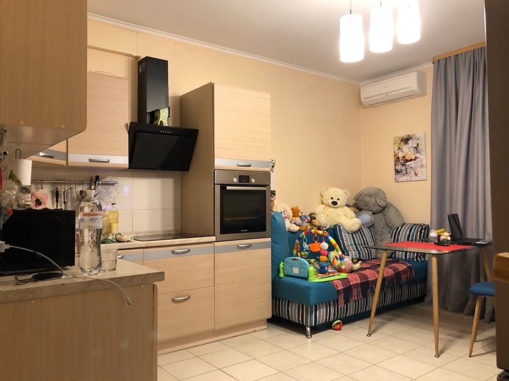 Красота и практичность в одном флаконе: кухня-гостиная нашей читательницы