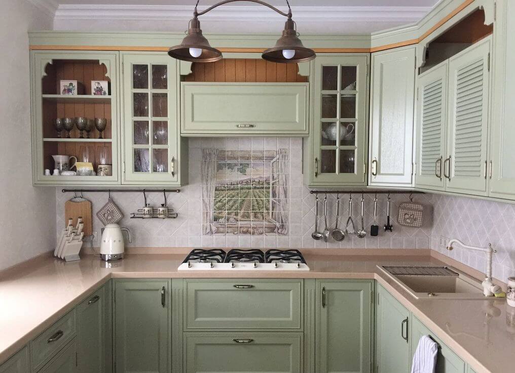 Ближе к природе: дизайн кухни в зеленых тонах