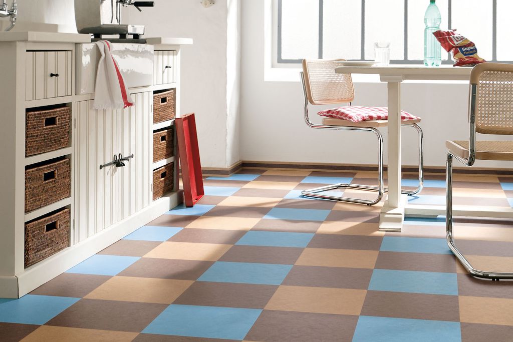 Что лучше на кухне, плитка или линолеум: плюсы и минусы, комбинированный пол