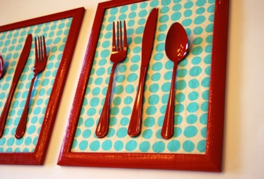 Оформление стены на кухне возле стола: способы и фото удачных идей