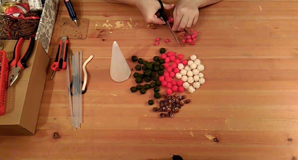 Как сделать новогодний топиарий своими руками для начинающих: 50 поделок с пошаговыми инструкциями и фото