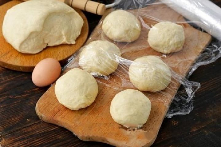 Как и сколько хранить дрожжевое тесто в холодильнике и без?
