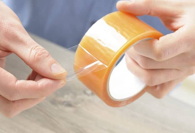 Как убрать наклейку или этикетку с пластика без следа: лайфхаки для разных поверхностей