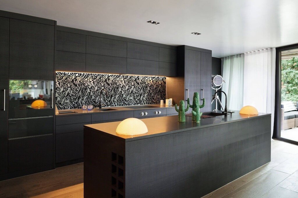 Кухни «под дерево»: максимум практичности по адекватной цене (+35 фото)