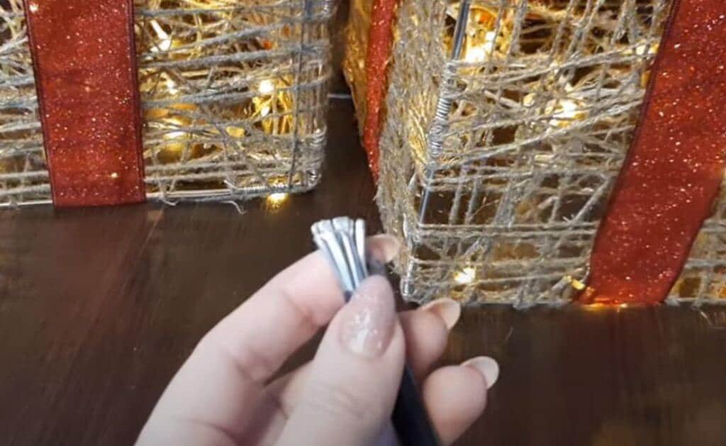 Как сделать светящиеся новогодние фигуры для улицы своими руками: мастер-класс с фото