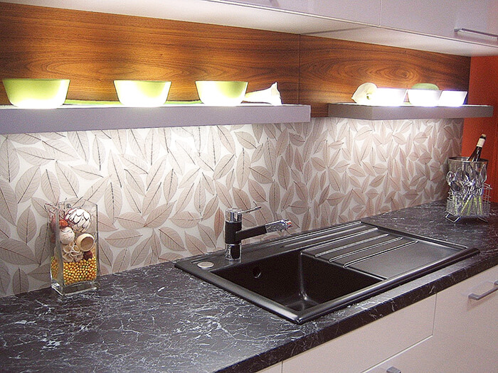 Пластиковый фартук для кухни: советы по выбору, монтажу, декору