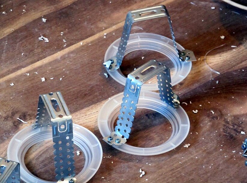 Закладные под натяжной потолок: виды, материалы, нюансы установки