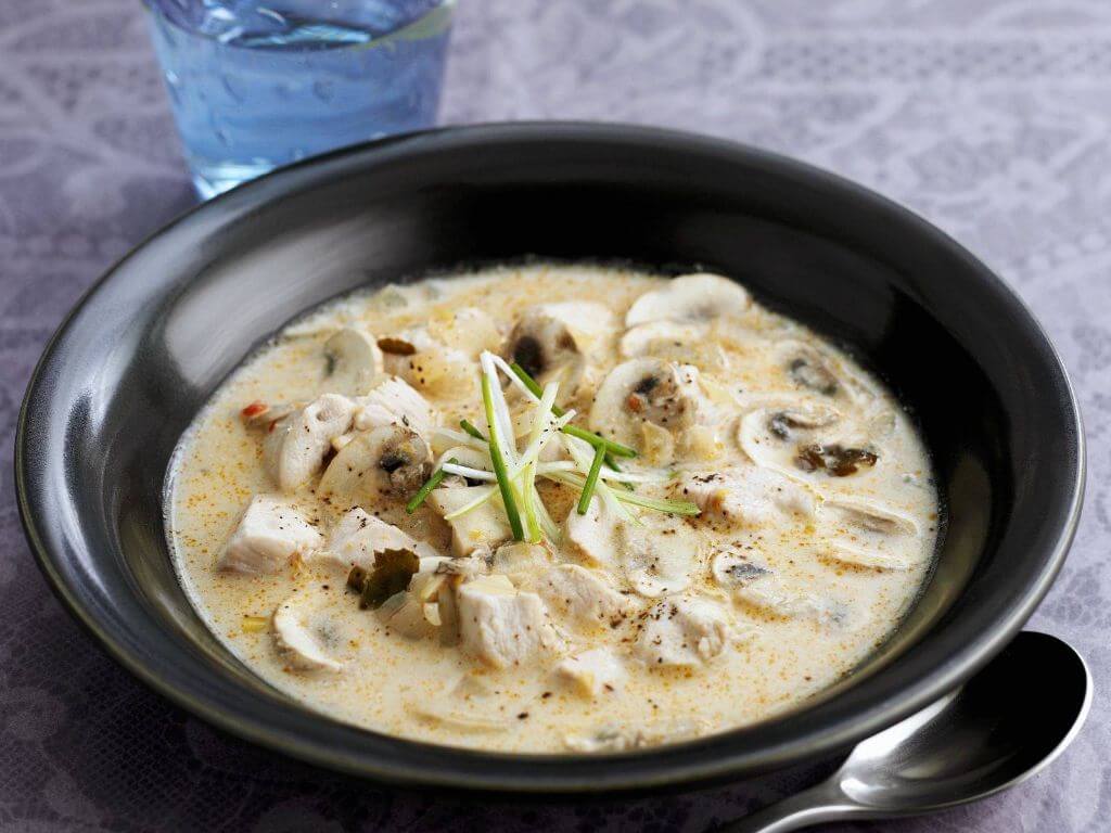 Почему сливки сворачиваются при тушении, нагреве, взбивании, в кофе: что делать, как избежать