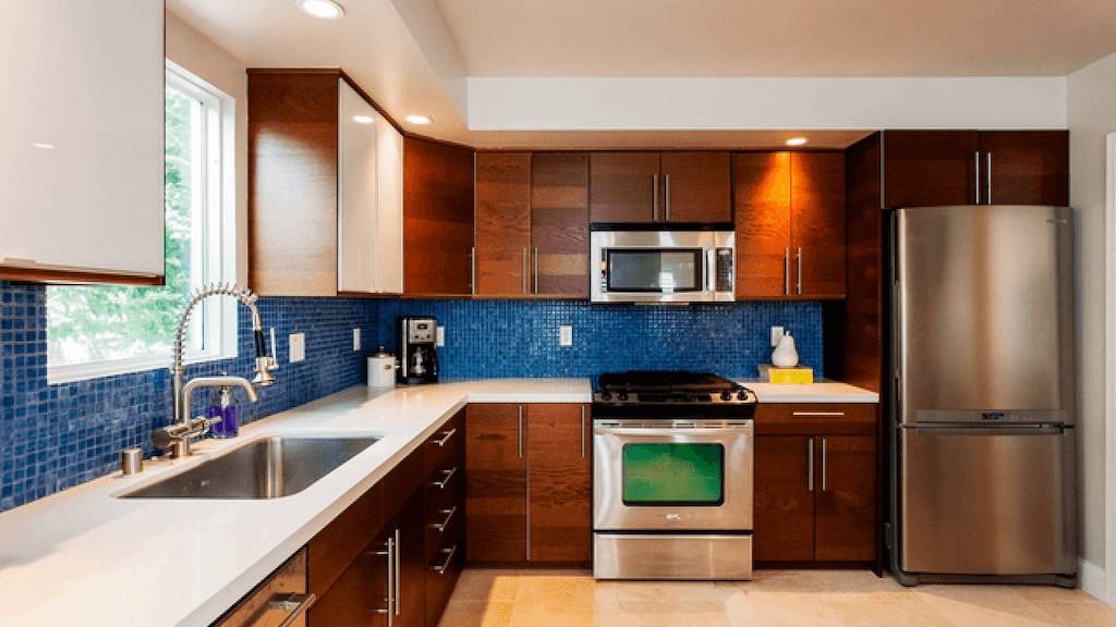 Стильная синяя кухня: шаги для создания идеального интерьера, 70 фото-примеров