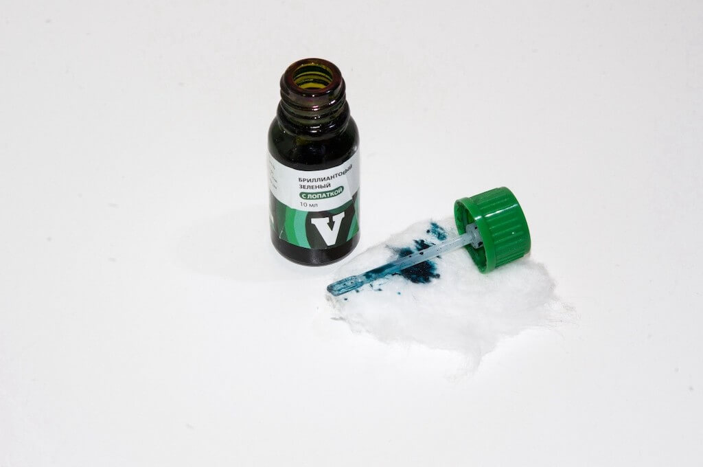 Как быстро отмыть зеленку с кожи, линолеума, одежды, мебели и других поверхностей