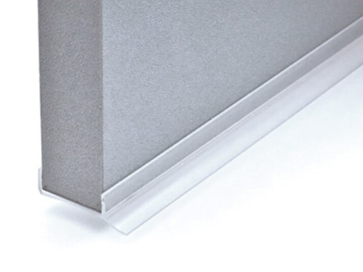 Цоколь кухонного гарнитура — что это такое? Фото реальных кухонь с декоративной планкой и без нее